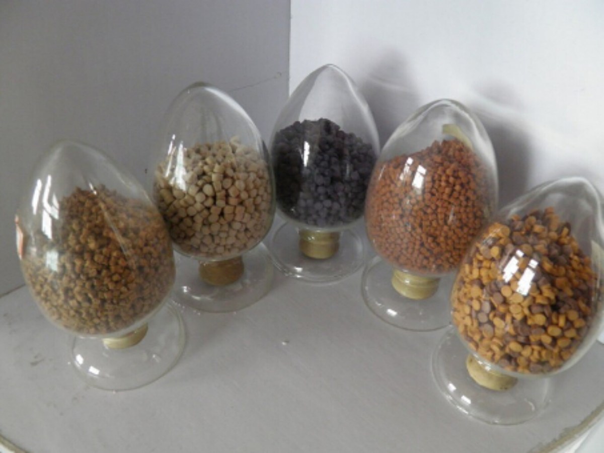 WPC (PE+Wood) Parallel Twin-screw Pelletizing Line(Crushing Process)