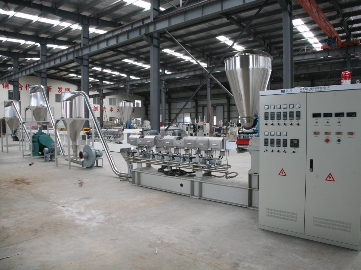 PE + wood pelletizing machine
